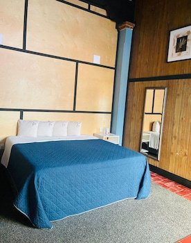 Hotel Del Sol Inn