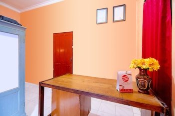 House 24 by OYO Rooms