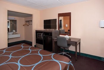 Super 8 by Wyndham Black Mountain