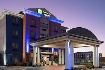 Holiday Inn Express & Suites Midwest City