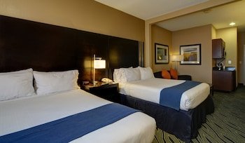 Holiday Inn Express & Suites Midwest City