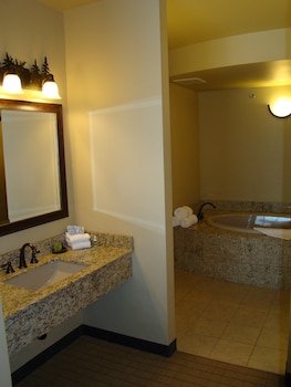 StoneCreek Lodge