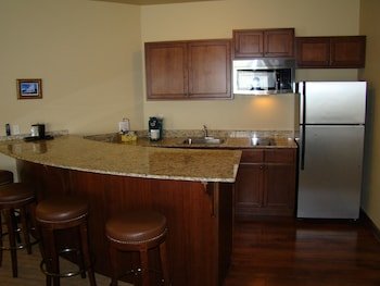 StoneCreek Lodge