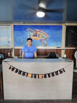 Sandbar Beachfront Hostel & Restaurant