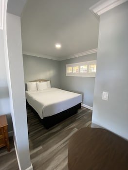 Lone Oak Lodge