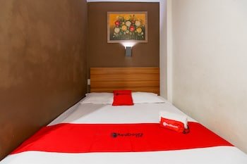 Maps Hotel by RedDoorz