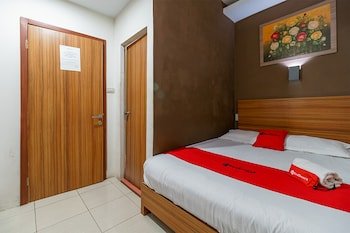 Maps Hotel by RedDoorz