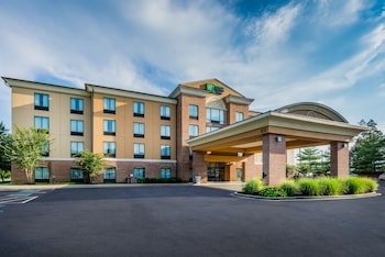 Holiday Inn Express & Suites Northeast