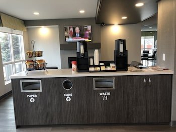 Super 8 by Wyndham Lethbridge