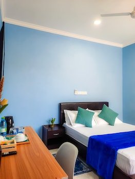 Hide Inn Blue