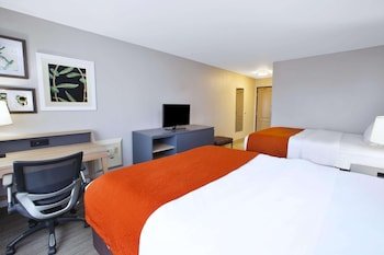 Country Inn & Suites by Radisson, Big Rapids, MI