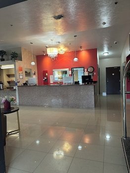 Bridgeway Inn & Suites Portland Airport