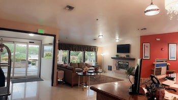 Bridgeway Inn & Suites Portland Airport