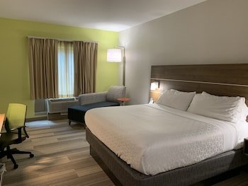 Holiday Inn Express & Suites Memphis/Germantown