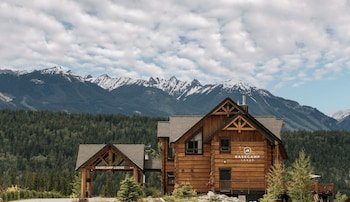 Basecamp  Lodge Golden