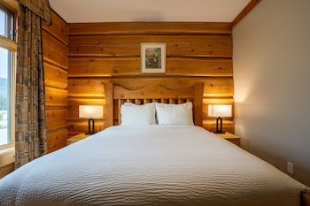 Basecamp  Lodge Golden