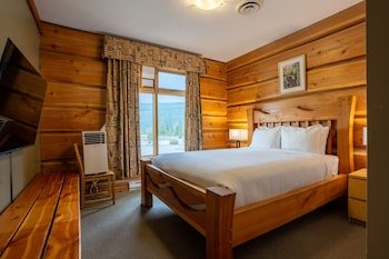 Basecamp  Lodge Golden