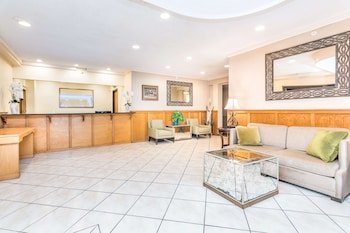Days Inn & Suites by Wyndham Lake Okeechobee