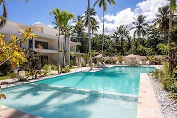 Louisa Aparthotel