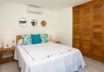 Louisa Aparthotel