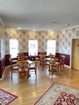 Carriage House Inn