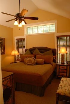 Trapper's Landing Lodge