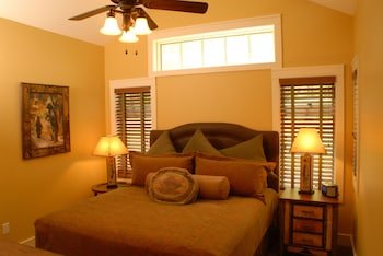 Trapper's Landing Lodge
