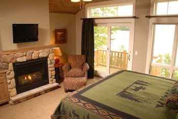 Trapper's Landing Lodge
