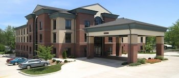 Crossroads Inn & Suites