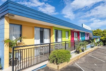 Coast Motel Eden
