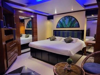 Fields Walking Street Hotel