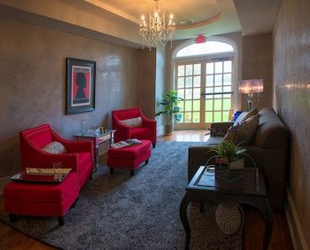 The Manor On Front Bed and Breakfast