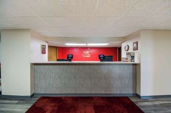 Econo Lodge Inn Near Miller Hill Mall