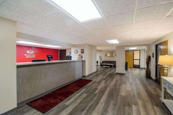 Econo Lodge Inn Near Miller Hill Mall