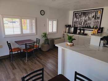 Super 8 by Wyndham El Centro North