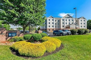 Mainstay Suites Airport