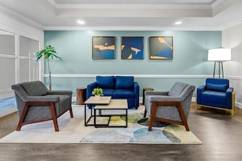 Mainstay Suites Airport