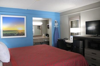 Days Inn by Wyndham Central San Antonio NW Medical Center