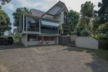 Rose Chamber Bed&Breakfast by RedDoorz