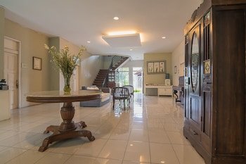 Rose Chamber Bed&Breakfast by RedDoorz