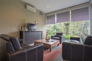 Rose Chamber Bed&Breakfast by RedDoorz