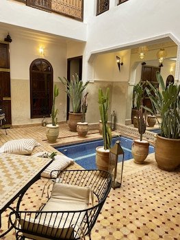 Riad Laora