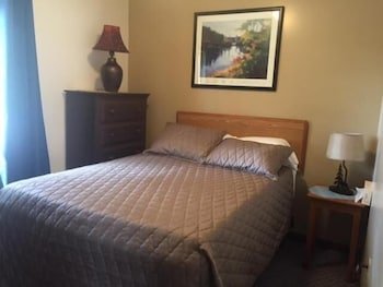 Milford Motel On The River