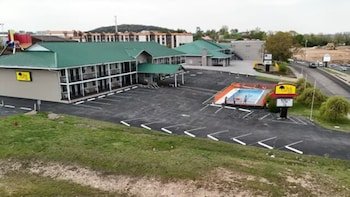 Oak Grove Inn