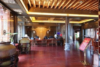 Lijiang Golden Path Hospitality Hotel