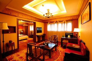 Lijiang Golden Path Hospitality Hotel