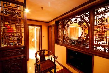 Lijiang Golden Path Hospitality Hotel