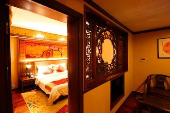 Lijiang Golden Path Hospitality Hotel