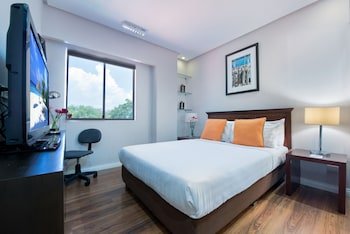 Court Meridian Hotel & Suites