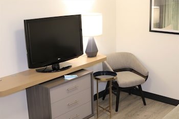 Holiday Inn Hotel & Suites St. Cloud